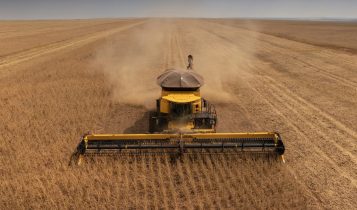 New Holland Agriculture - CNH Industrial - nova colheitadeira CR 10.90 Intellisense - fotao top