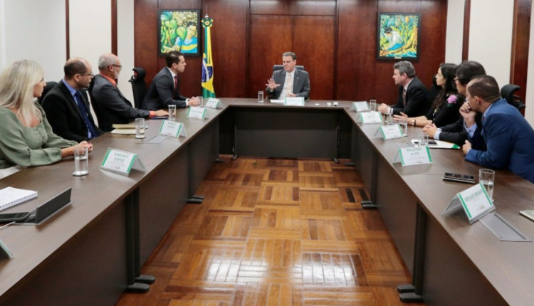 Ministro da Agricultura sinaliza que participará de reunião com MGI sobre pleito dos auditores agropecuários