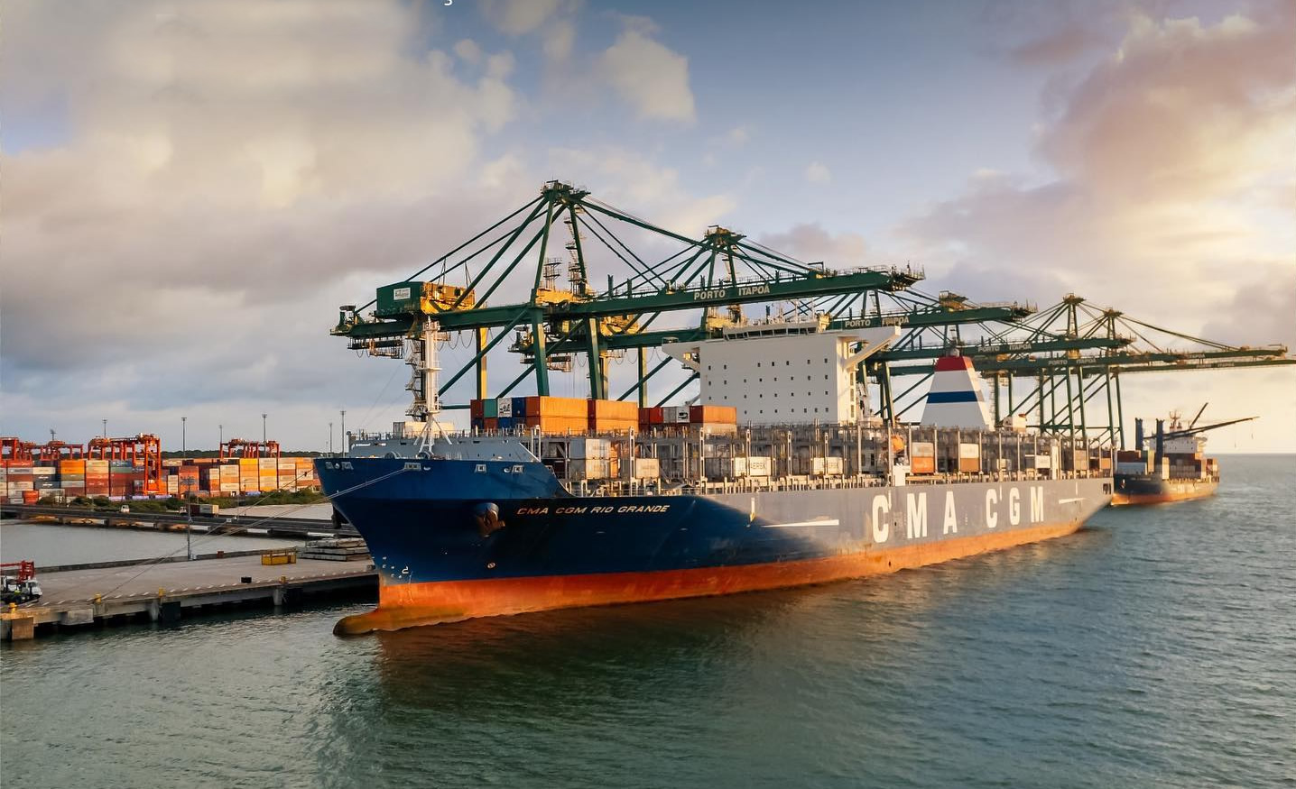 Porto de Itapoá em Santa Catarina - navio