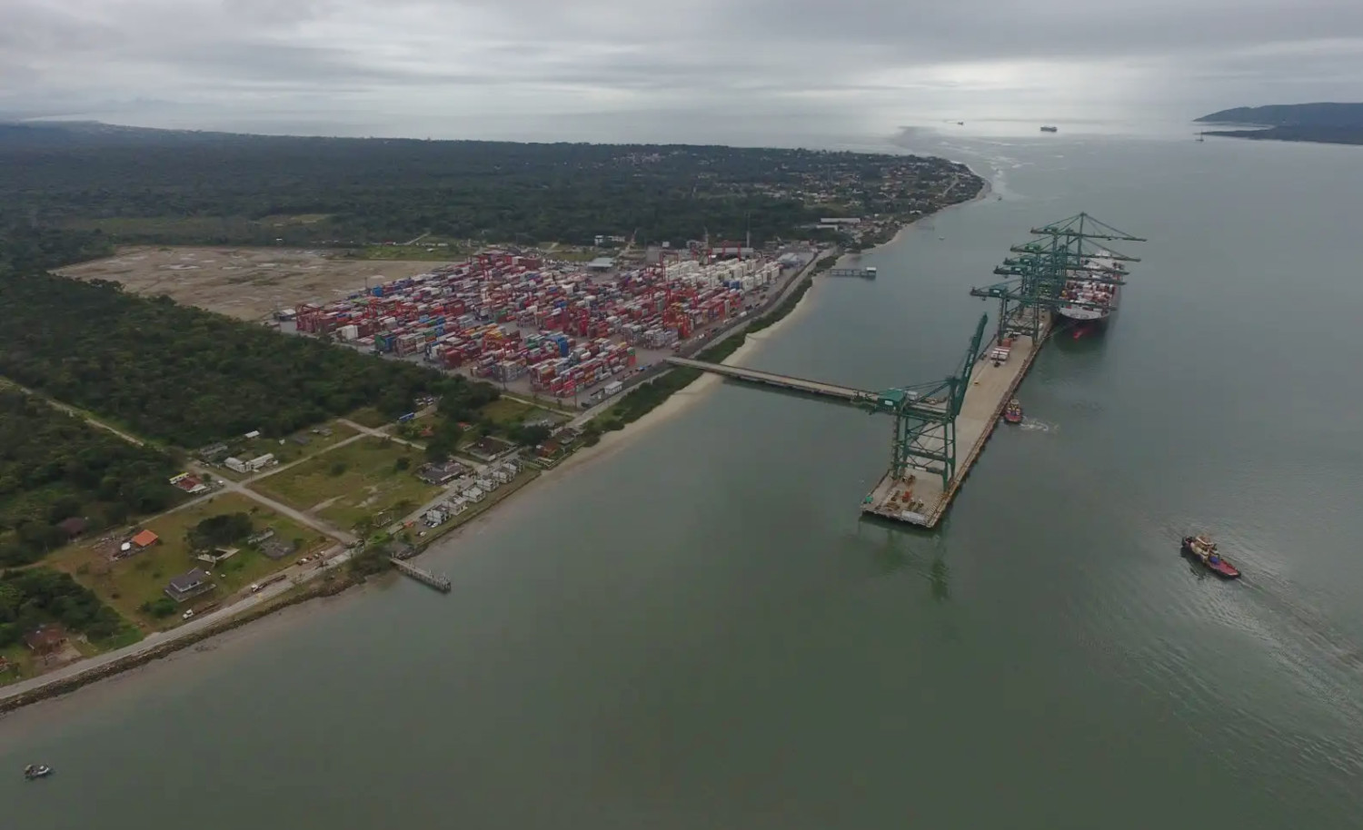 Porto de Itapoá em Santa Catarina - navio