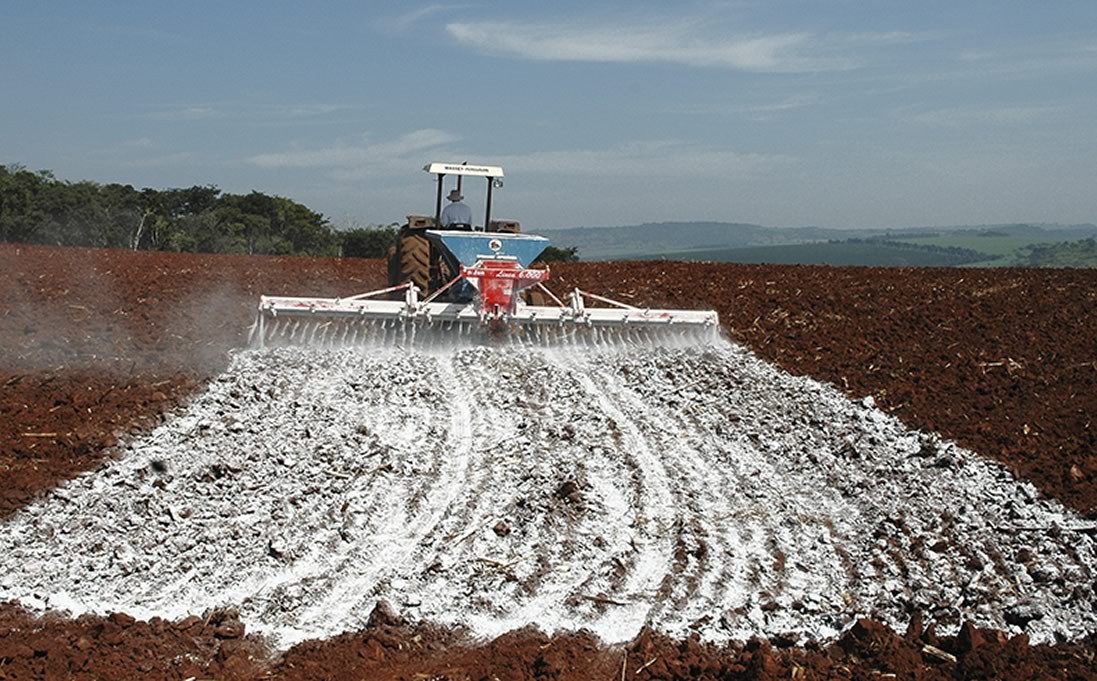 aplicacao de calcario em solo - fertilizantes