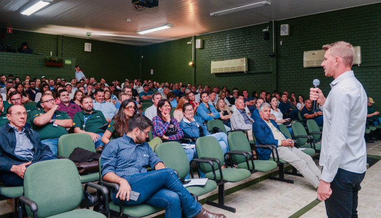 Fórum debate desafios e inovações na produção leiteira