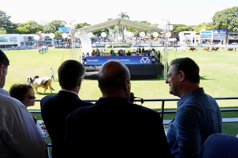 Na ExpoZebu, ministro Carlos Fávaro destaca que o Brasil é a grande oportunidade para o mundo em alimento e energia