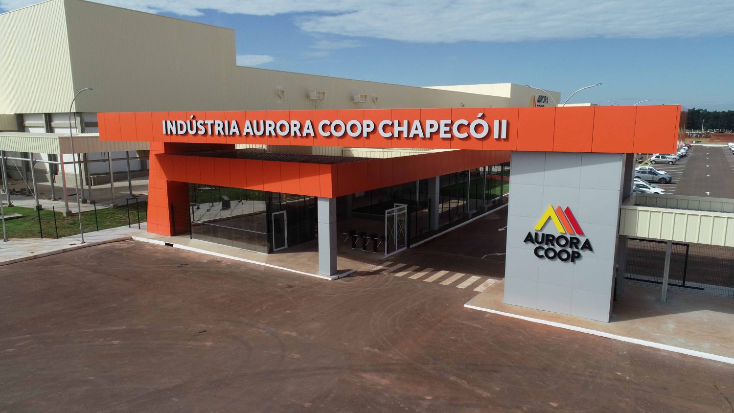 A Aurora Coop inaugura uma das maiores e mais avancadas industrias de processamento de carnes do Brasil