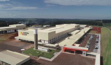 A Aurora Coop inaugura uma das maiores e mais avancadas industrias de processamento de carnes do Brasil