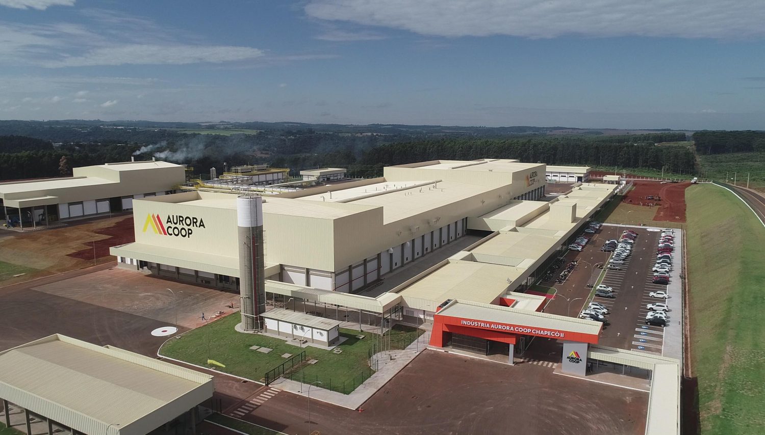 A Aurora Coop inaugura uma das maiores e mais avancadas industrias de processamento de carnes do Brasil