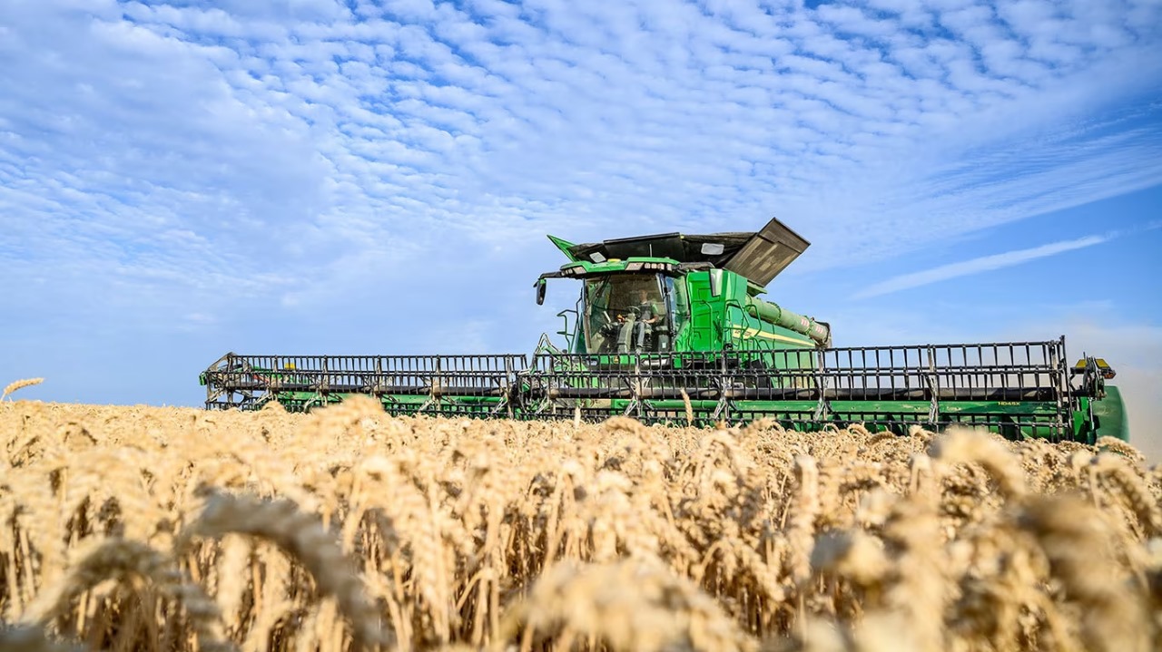 John Deere anuncia chegada de nova e gigante colheitadeira X9 no Brasil