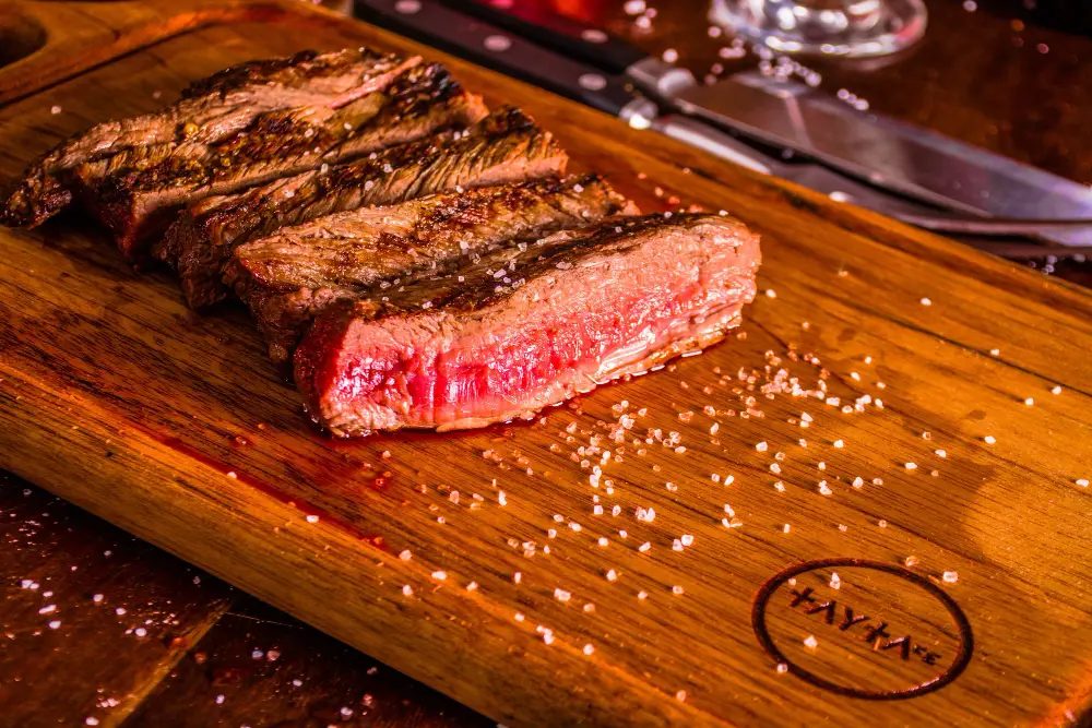 As 8 carnes mais saborosas para churrasco para o fim de semana