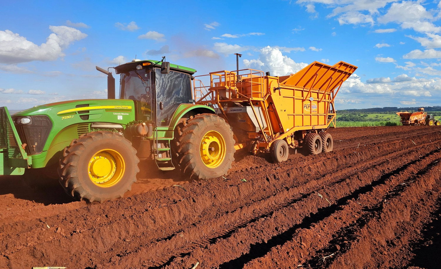 trator john deere plantando cana de acucar - plantio mecanizado