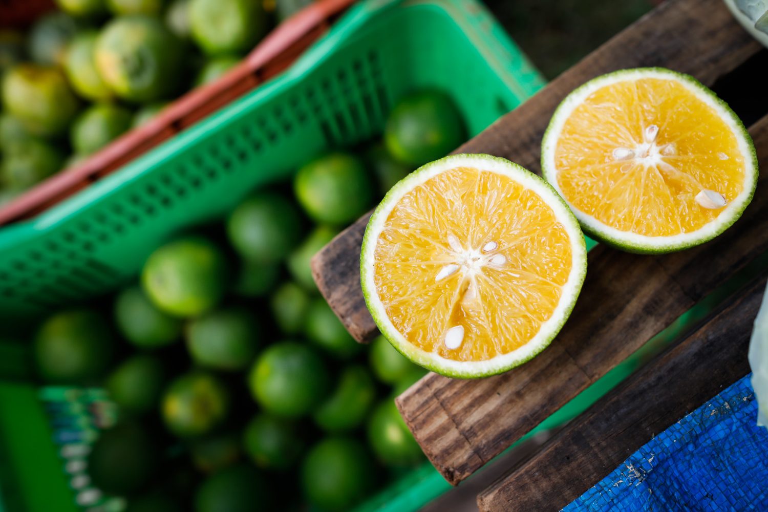 Laranja cortada ao meio