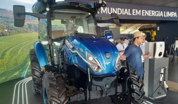 New Holland estreia na Agrishow com primeiro trator totalmente elétrico do mundo
