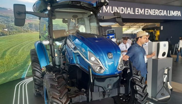 New Holland estreia na Agrishow com primeiro trator totalmente elétrico do mundo