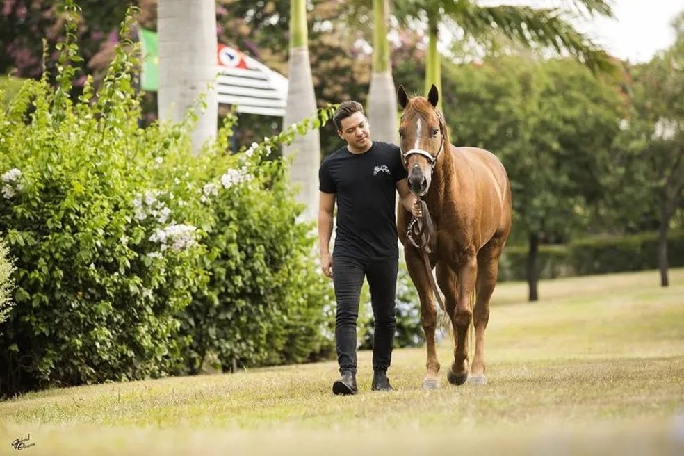 Wesley Safadão ganha caminhão milionário; Veja