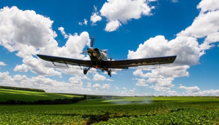 Após sucesso do Ipanema na Agrishow, Embraer levará o avião agrícola ao Bahia Farm Show