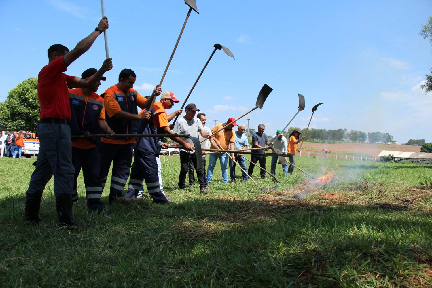 Produtores rurais foram convidados a participar dos treinamentos de combate a incêndios da Defesa Civil de SP