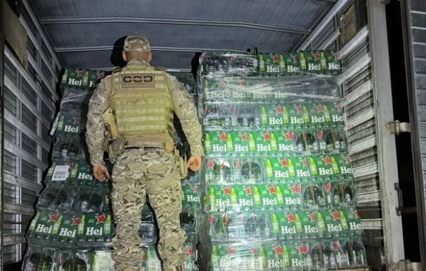 Polícia confisca mais de 45 mil garrafas de cerveja contrabandeada