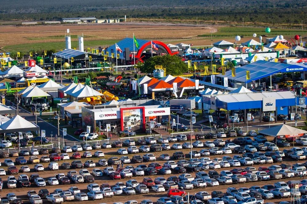 A Bahia Farm Show foi oficialmente inaugurada nesta segunda-feira (10), marcando o início de uma das maiores feiras agrícolas do Brasil, especialmente destacada no Norte-Nordeste. 