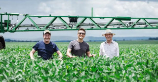 Michel Teló surpreende ao cultivar sua primeira lavoura em fazenda; veja fotos