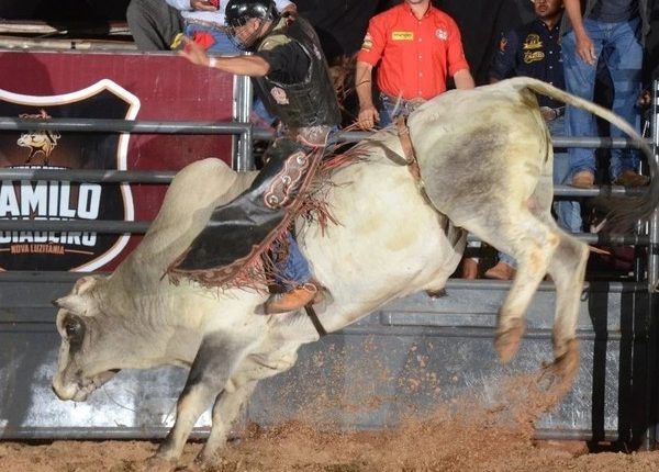 Peão que morreu ao ser pisoteado por touro durante rodeio ficou em terceiro lugar na disputa em MS