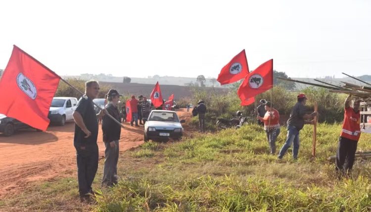 Manifestantes do MST alegam ameaças da PM durante ocupação e deixam fazenda