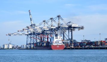 Mais da metade dos navios de café ficam parados em maio; perdas chegam a R$ 600 milhões