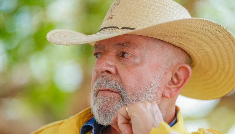 presidente Lula usando chapeu de palha