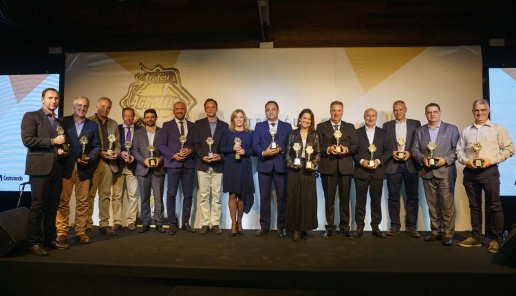 Na cerimônia estavam presentes os representantes das três empresas finalistas em cada uma das 15 categorias do prêmio, patrocinadores diamante e ouro do Agroleite 2024.