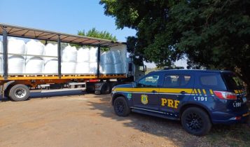 PRF flagra carreta transportando mais de 14 toneladas de café sem amarração em Ibiporã (PR)