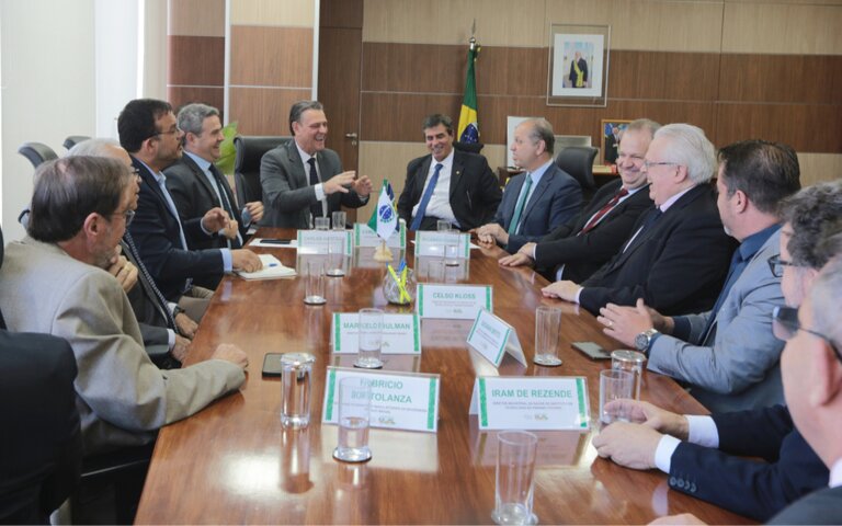 Fávaro recebe representantes do Tecpar para discutir inovação tecnológicas para o setor pecuário