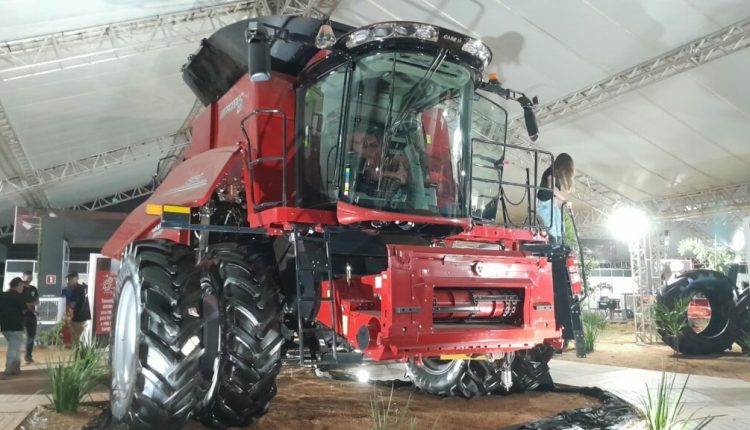 Case IH lança em Alta Floresta nova colheitadeira fabricada no Brasil