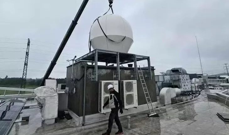 Acidente com caminhão interrompe instalação de radar meteorológico