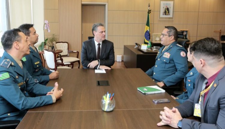 Fávaro recebe representantes do Corpo de Bombeiros para avançar no combate às queimadas