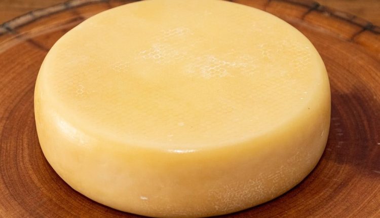 Queijo artesanal maturado há 8 meses será degustado pela primeira vez em feira no Centro Histórico de Poa