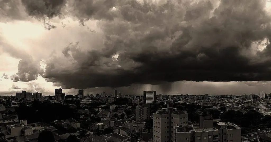 Fim de semana com chuvas fortes e oscilações de temperatura