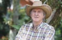 Sergio Sérgio Reis deixa lado 'fazendeiro' ao descobrir mina de ouro