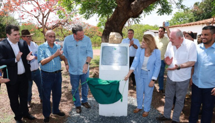 Fávaro inaugura pedra fundamental de nova Unidade Mista de Pesquisa e Inovação na Baixada Cuiabana