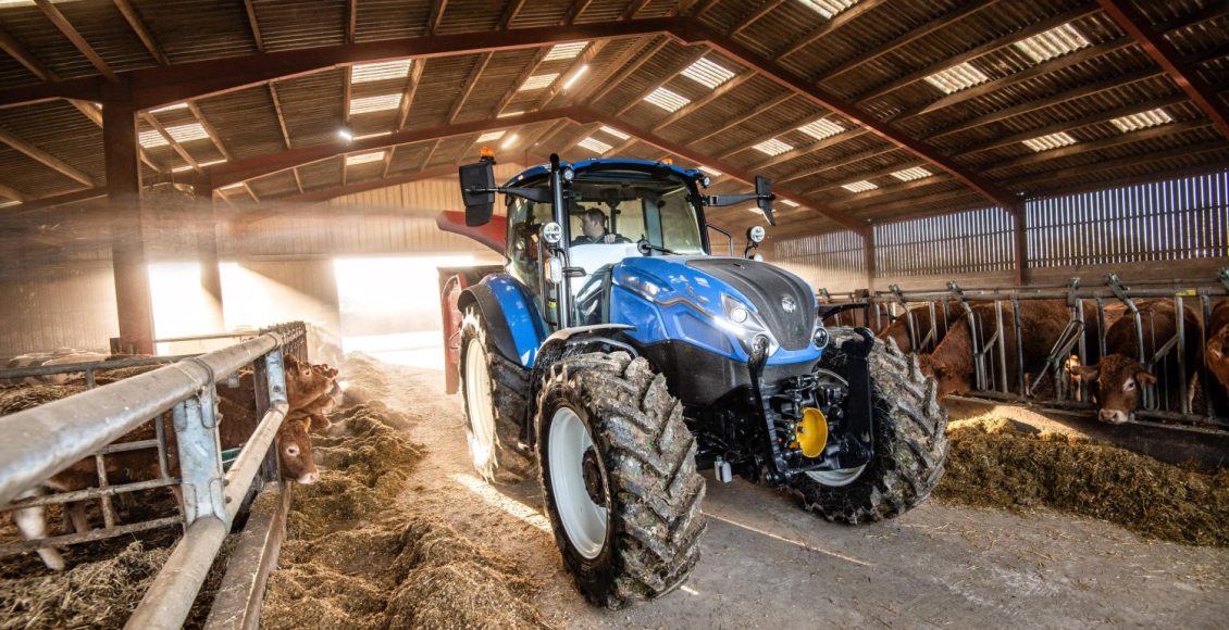 Estilo fresco no exterior, novas funcionalidades no interior: a próxima geração do trator New Holland T5 Dual Command