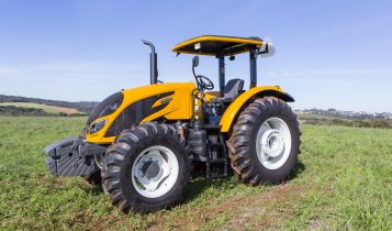 Trator Valtra A94S_campo