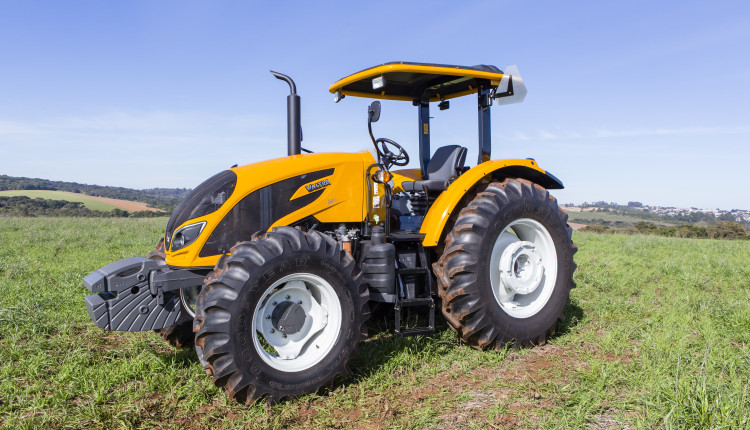 Trator Valtra A94S_campo