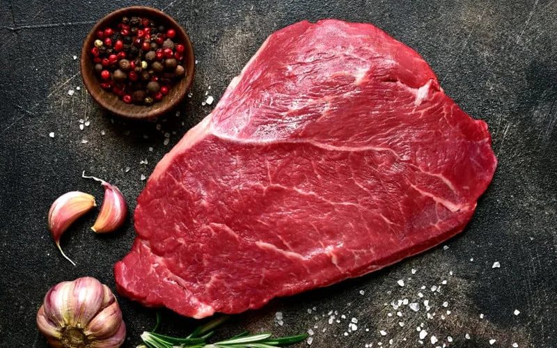 Mais barato que picanha, shoulder é carne da vez na mesa dos brasileiros