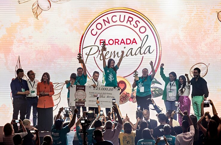 Concurso 3 Corações Florada Premiada anuncia campeãs em celebração com a presença de Padre Fábio de Melo e da cantora Simone Mendes