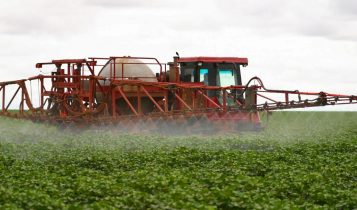 Fim de incentivos fiscais sobre agroquímicos pode aumentar em R$ 20,8 bi custo de produção, diz Mapa