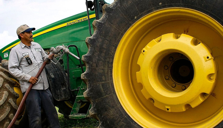 abastecimento de trator john deere com diesel s10