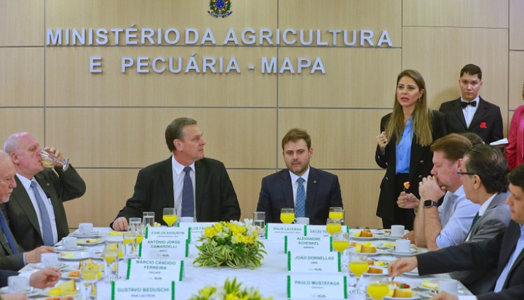 Em reunião com o setor privado, ministro Carlos Fávaro destaca resultados do agro durante o segundo ano do governo Lula