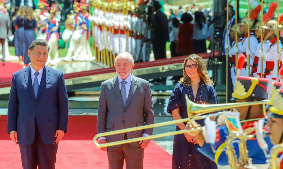 Xi Jinping é recebido por Lula no Palácio da Alvorada