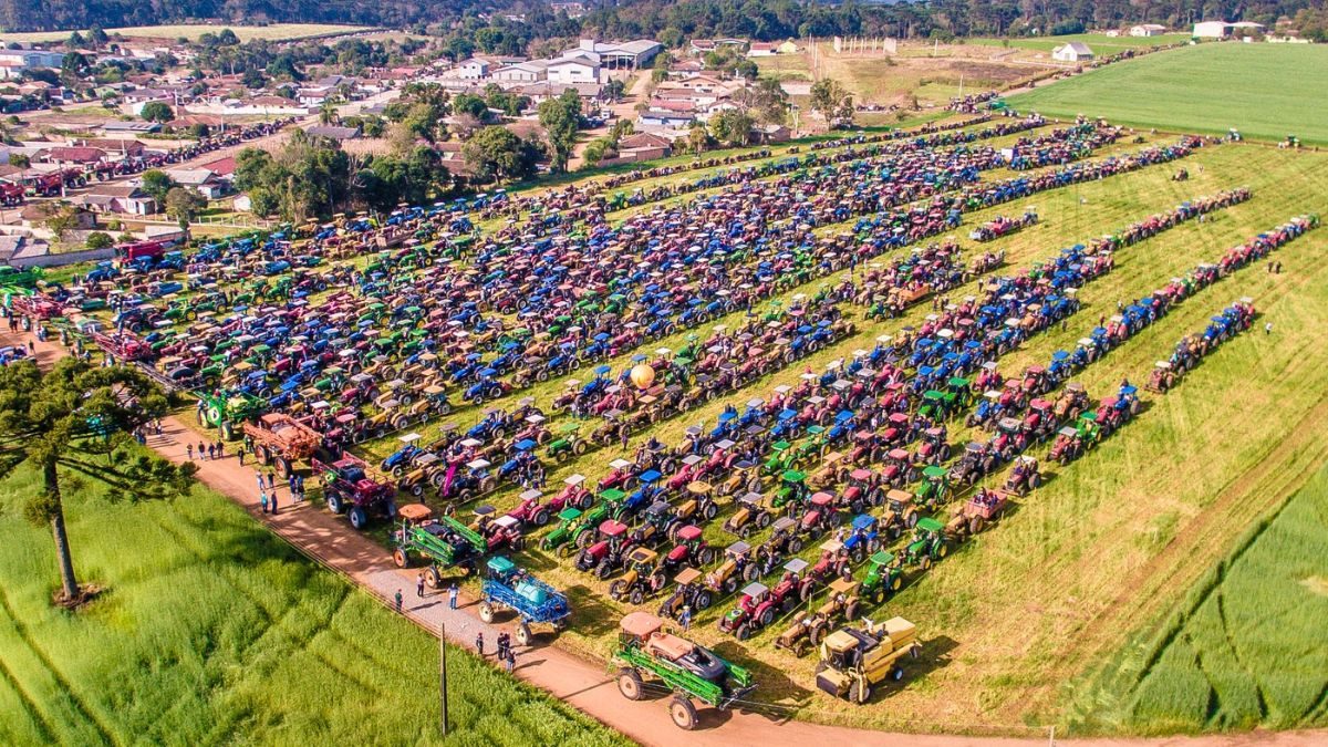 Conheça a Capital Nacional do Trator, cidade reúne quase 1000 máquinas em evento