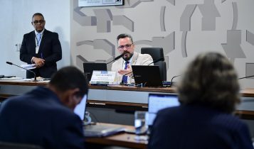Senadores reagem a deputado francês que comparou carne do Brasil a lixo