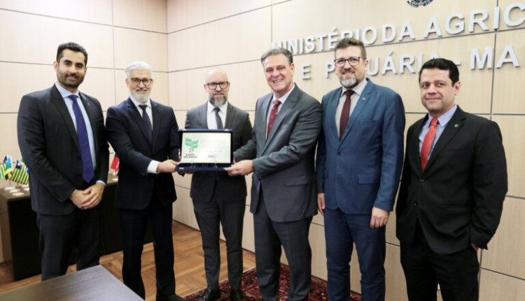 Ministro Carlos Fávaro recebe representantes da Abic para debater perspectivas do setor cafeeiro