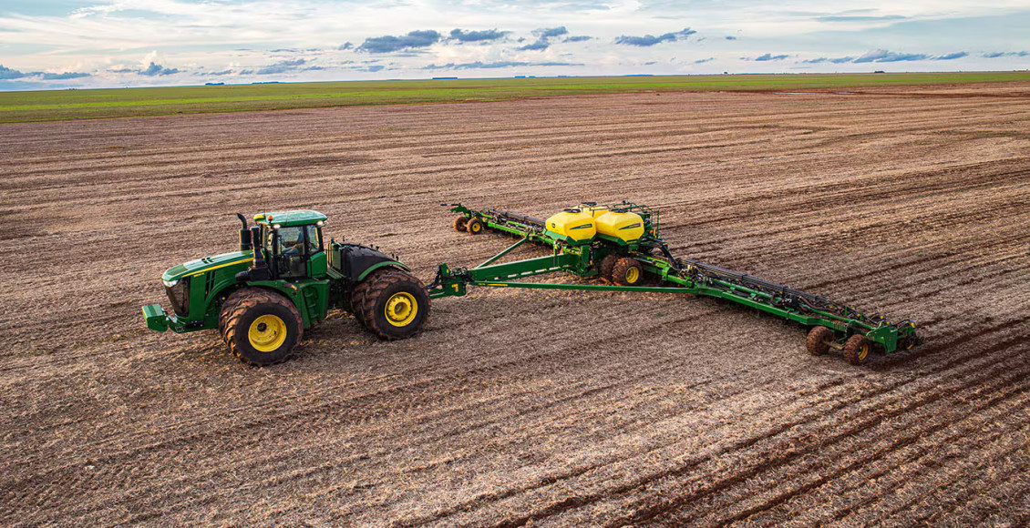 trator john deere 9r plantando