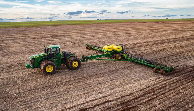 trator john deere 9r plantando